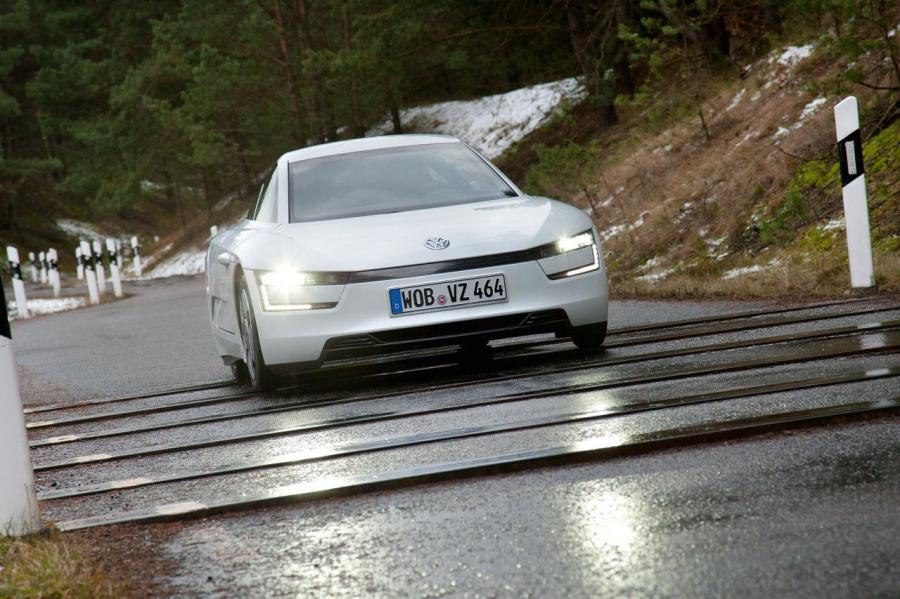  Volkswagen XL1 2013 года  (фото 10 из 78)